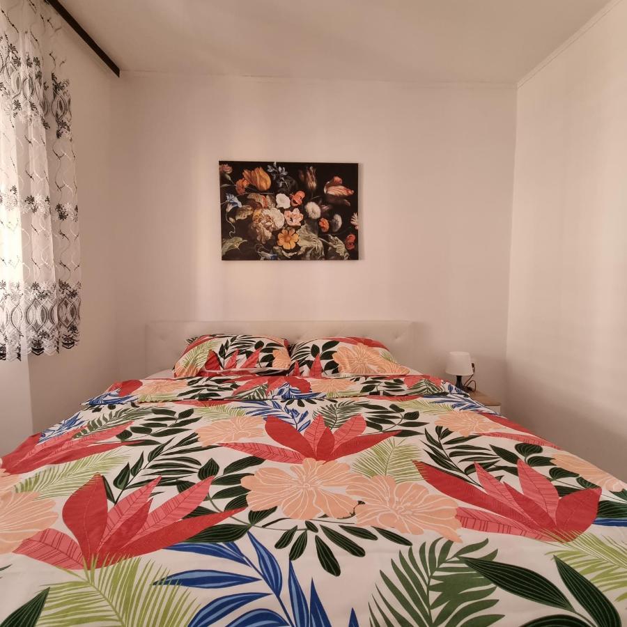 Apartman Dora With Sea View And Terrace Umag Exterior photo