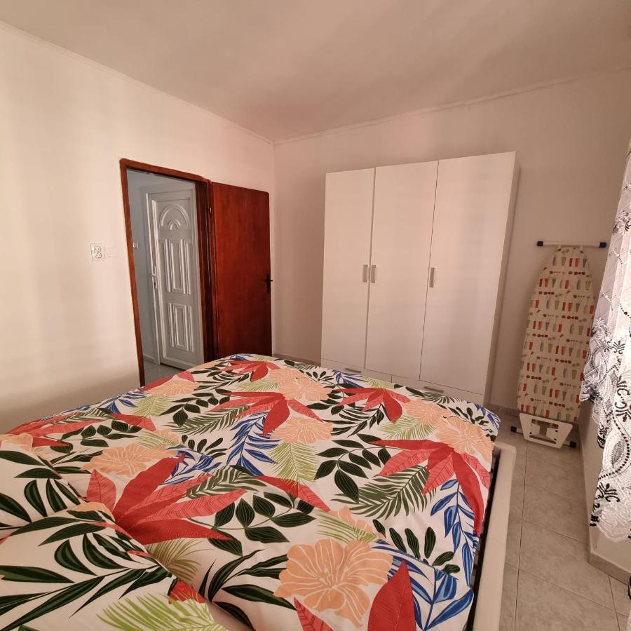 Apartman Dora With Sea View And Terrace Umag Exterior photo