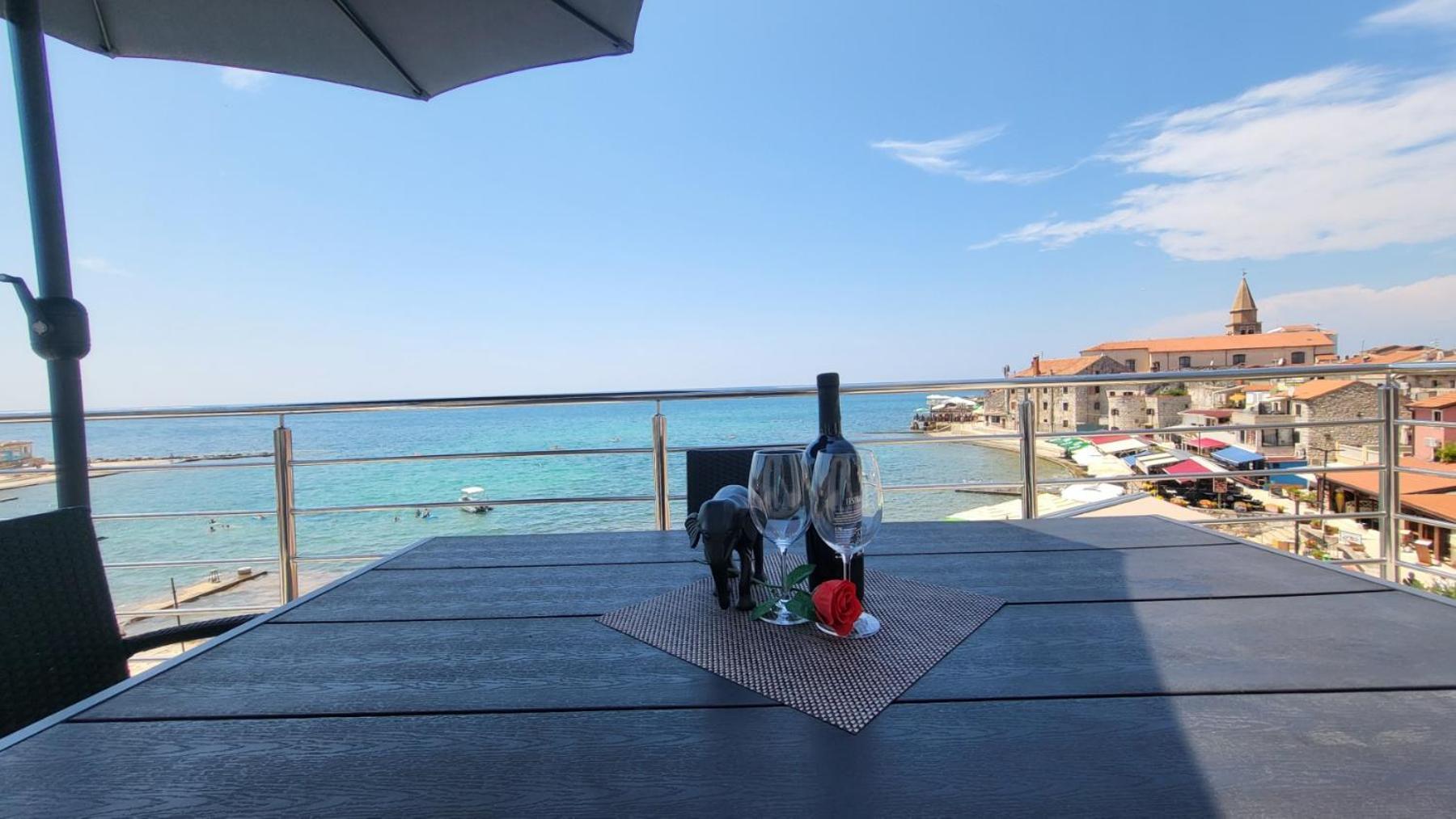 Apartman Dora With Sea View And Terrace Umag Exterior photo