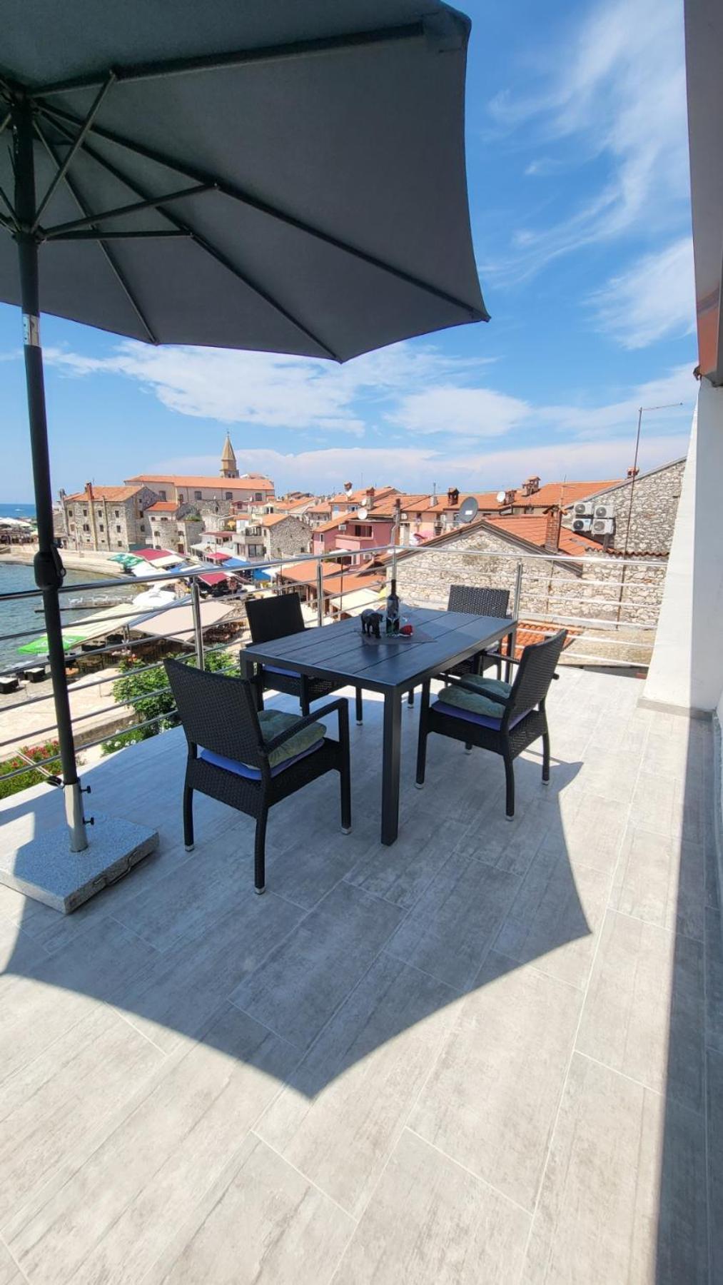 Apartman Dora With Sea View And Terrace Umag Exterior photo